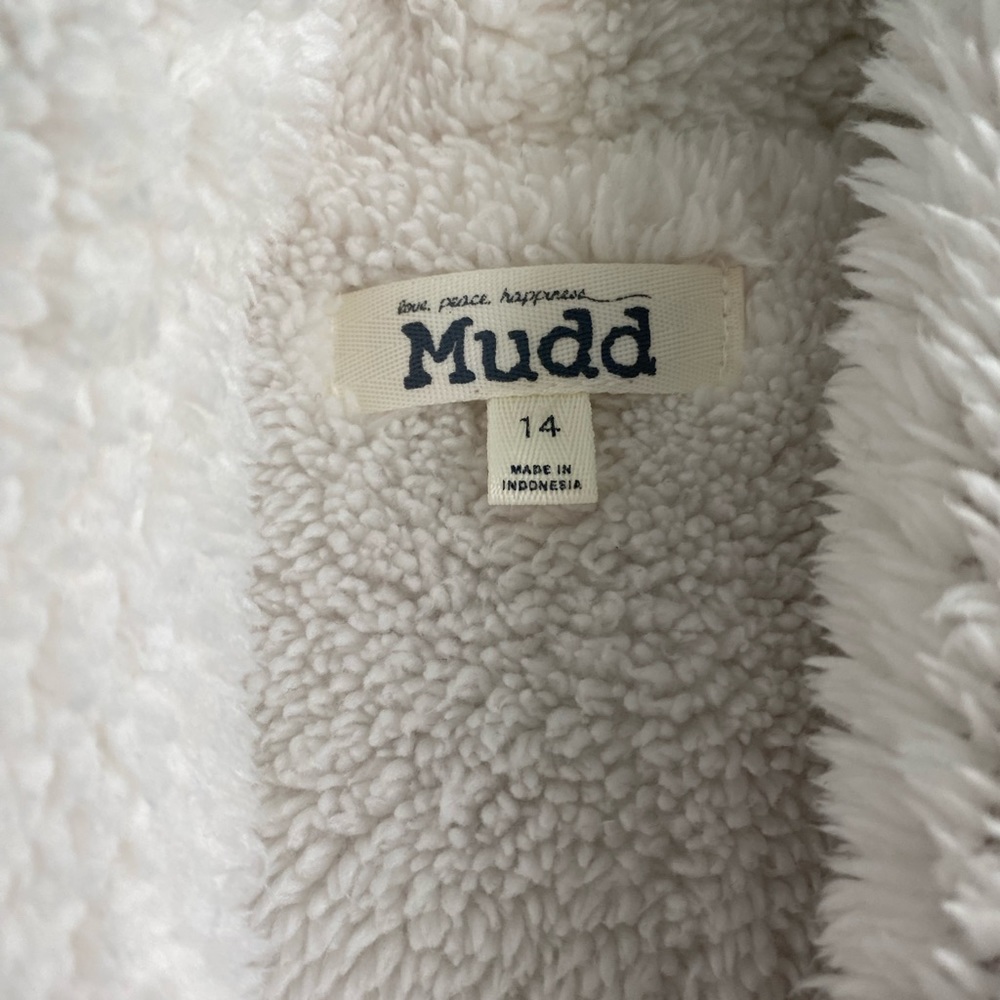 Fluffy Vest - Picture 3 of 8